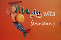 Drogeria dm z pierwszym sklepem w Warszawie i drugim w Opolu